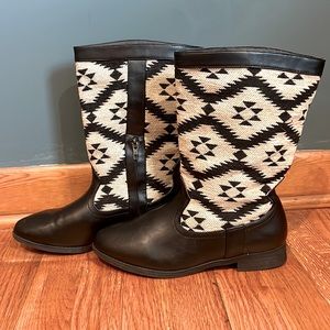 Black/Cream Western print booties, size 7.5